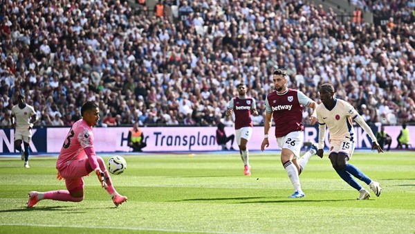 Dua gol Jackson bantu Chelsea menang 3-0 atas West Ham.