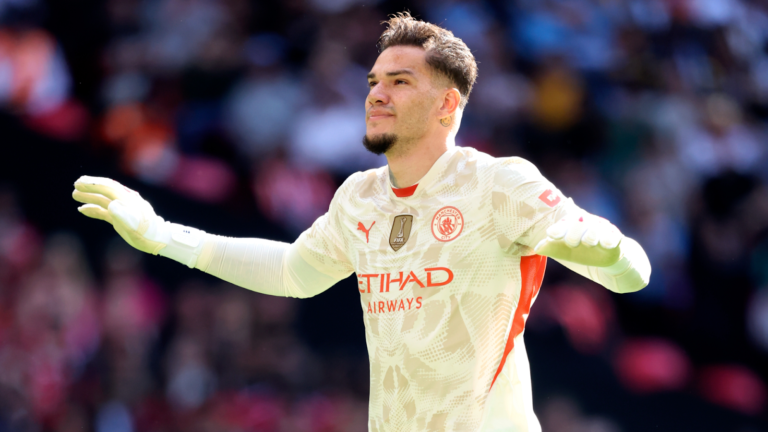 Ederson dari Man City memuji Guardiola yang ‘terkadang menyebalkan’