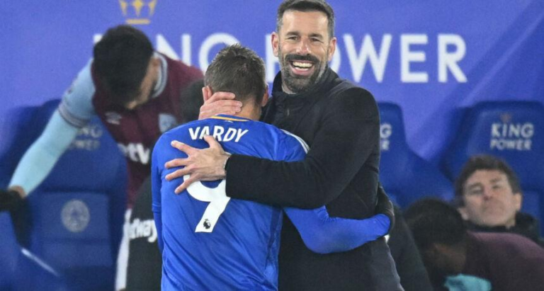 Vardy mengukir sejarah: Leicester amankan kemenangan debut bersama Nistelrooy