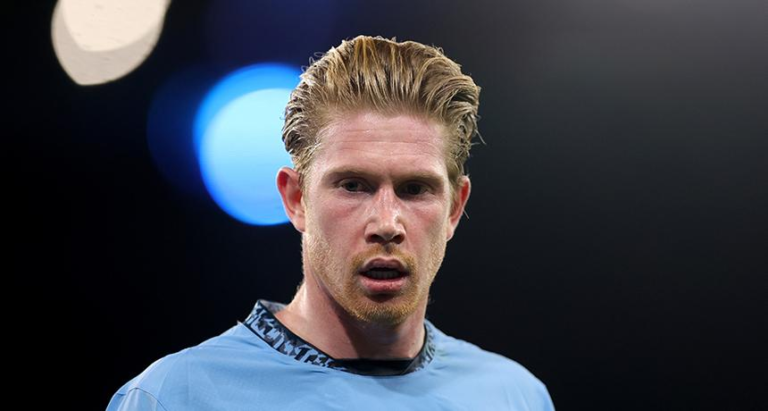 Kevin De Bruyne berpakaian seperti Grinch dan membuat keluarganya takut