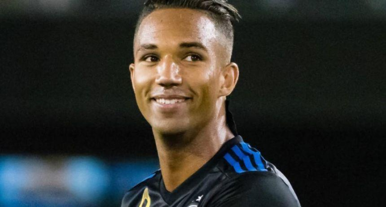 Mantan pemain Ajax Danny Hoesen jalani karier tak terduga sebagai tukang cukur